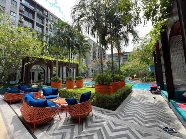 Outdoor pool - RoomQuest Hua Hin Lahabana (Hua Hin)