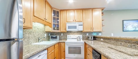 Refrigerador, microondas, horno, placa de cocina