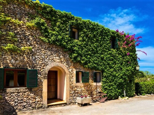 Belvilla by OYO Villa Es Garrover