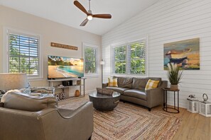 Living area - Splash Of Lime 3 Bedroom Home by RedAwning (Holmes Beach)