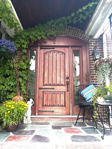 Funky and cozy home ! A little bit of everything for everyone.  