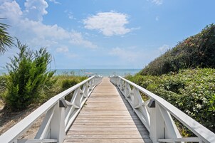 House, 5 Bedrooms | Beach