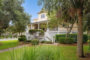 House, 5 Bedrooms | Exterior