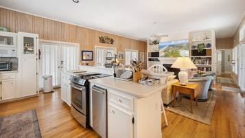 House, 5 Bedrooms | Dapur peribadi | Peti sejuk, ketuhar, pembancuh kopi/teh, pembakar roti