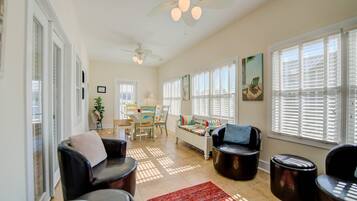 House, 5 Bedrooms | Interior