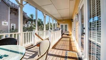 House, 5 Bedrooms | Property grounds