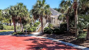 House, 5 Bedrooms | Property grounds