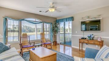 Condo, 3 Bedrooms | View from property