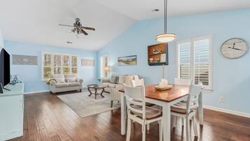 Condo, 3 Bedrooms | Living area