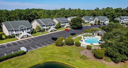 True Blue On 10th Hole, A Perfect Retreat For Golf Enthusiasts And Those Seeking A Relaxing Getaway 3 Bedroom Condo by Peace Vacations