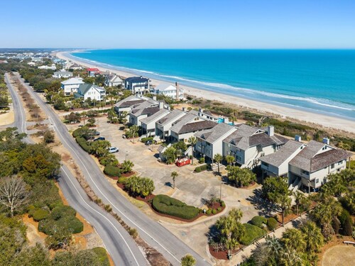 Spacious Oceanfront Villa With Elevator, Wifi, Library, Board Games, Sunroom, And Wine Refrigerator 4 Bedroom Villa by Peace Vacations