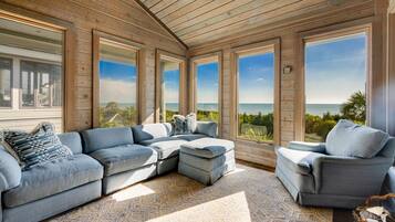 Condo, 4 Bedrooms | Living area