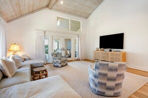 Condo, 4 Bedrooms | Living area