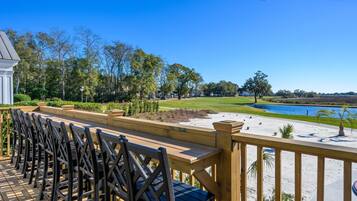 Condo, 2 Bedrooms | Property grounds