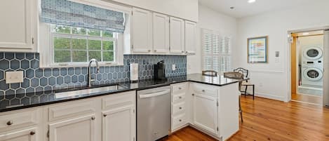 Condo, 3 Bedrooms | Private kitchen | Fridge, oven, coffee/tea maker, toaster