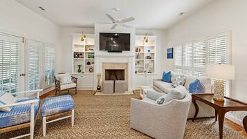 Condo, 3 Bedrooms | Living area