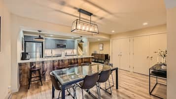 Condo, 3 Bedrooms | Dining