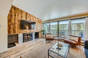 Íbúð - 3 svefnherbergi | Stofa | Snjallsjónvarp