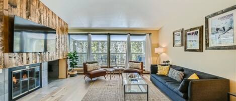 Condo, 3 Bedrooms | Living area | Smart TV