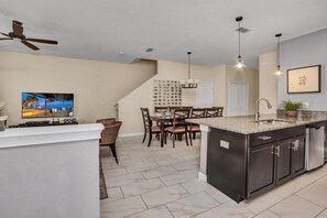 Townhome, 5 Bedrooms | Private kitchen