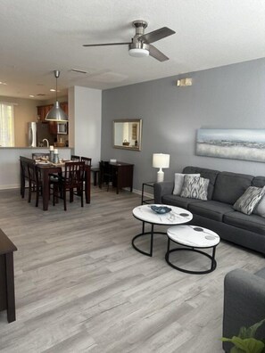 Stadtwohnung, 2 Schlafzimmer | Wohnbereich