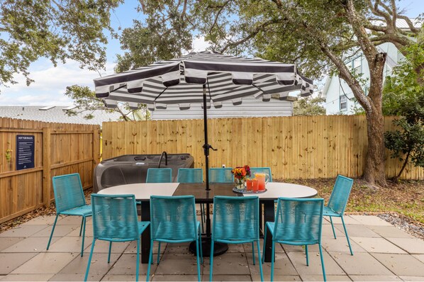 House, 4 Bedrooms | Outdoor dining