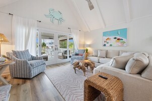 House, 6 Bedrooms | Living area