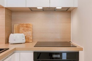 Kühlschrank, Ofen, Herdplatte, Geschirrspüler