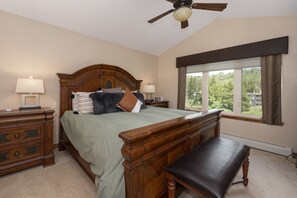 Townhome - 4 sovrum | 4 sovrum, arbetsyta för laptop, strykjärn/strykbräda och gratis wi-fi