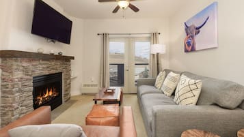 Condo, 1 Bedroom | Living area