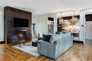 TV connectée, cheminée, espaces bureaux