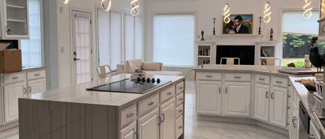 Micro-ondes, four, plaque de cuisson, lave-vaisselle