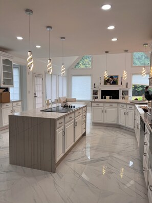 Microondas, horno, parrilla de estufa y lavavajillas 