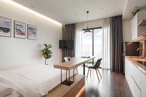 Standard Studio Suite, 1 King Bed, Balcony, City View