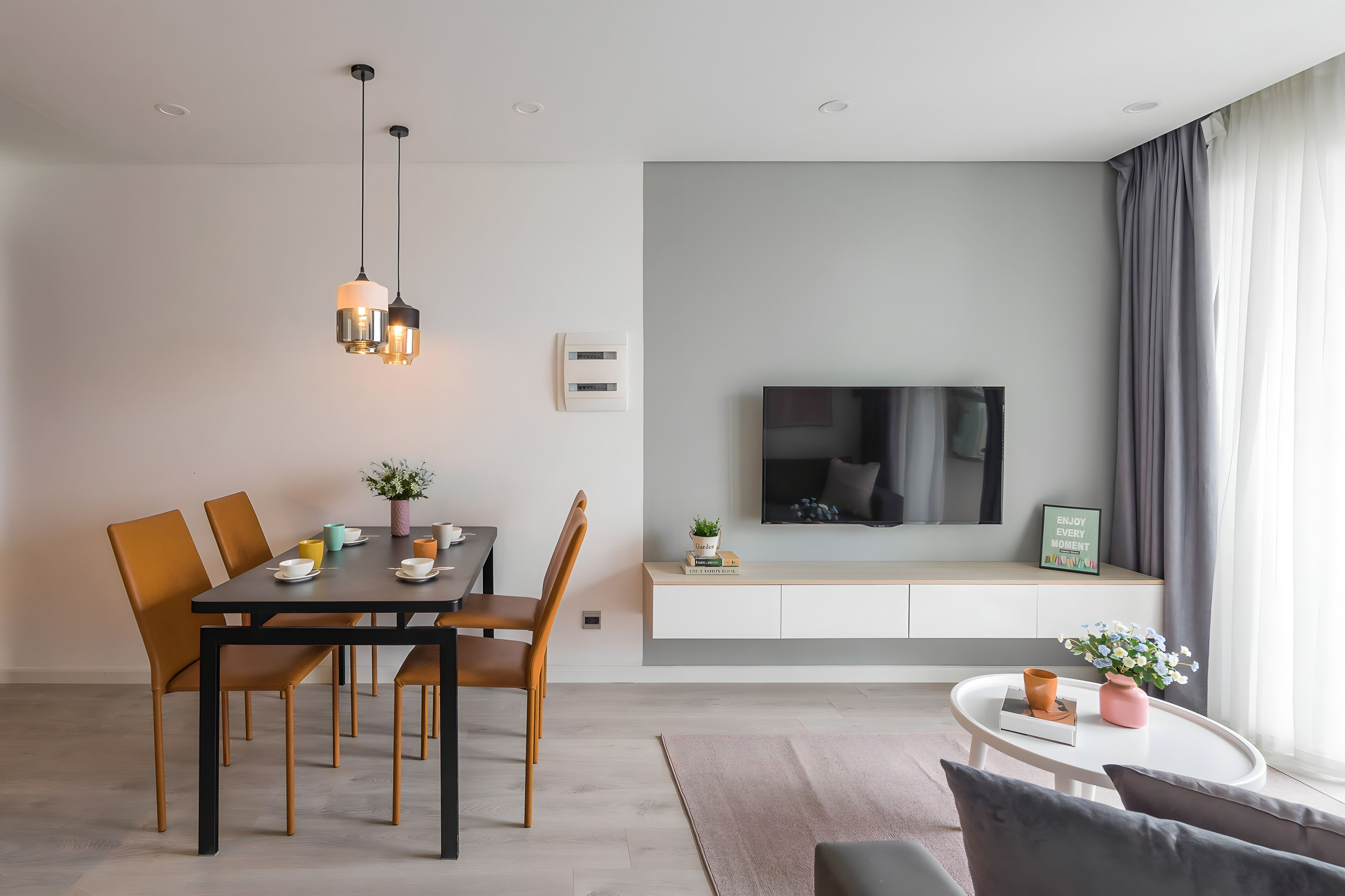 Apartemen Senior, 1 Tempat Tidur King, balkon, pemandangan kota | Makan di kamar