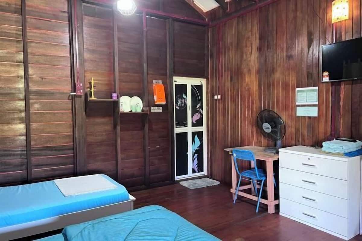 Desk, WiFi (free), bed sheets