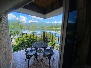 Executive Suite - Collection O 91015 Sungai Batang Lake Chalet (Kampung Sungai Batang)