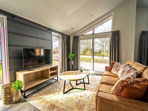 Chalet | Living room - Nice Chalet With Combi Microwave, Near the Maas (Kerkdriel)