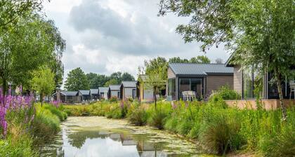 Nice Chalet With Combi Microwave, Near the Maas