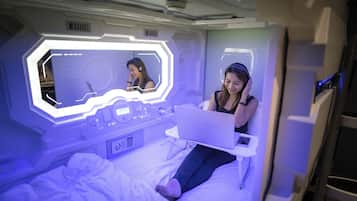 Female Single Capsule | Ilmainen Wi-Fi