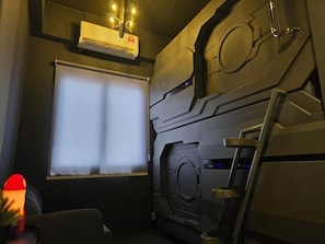 Deluxe Double Bed with ensuite Bathroom | WiFi (free) - Space Hotel KL Sentral (Kuala Lumpur)