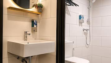 Deluxe Double Bed with ensuite Bathroom | Bathroom | Bidet