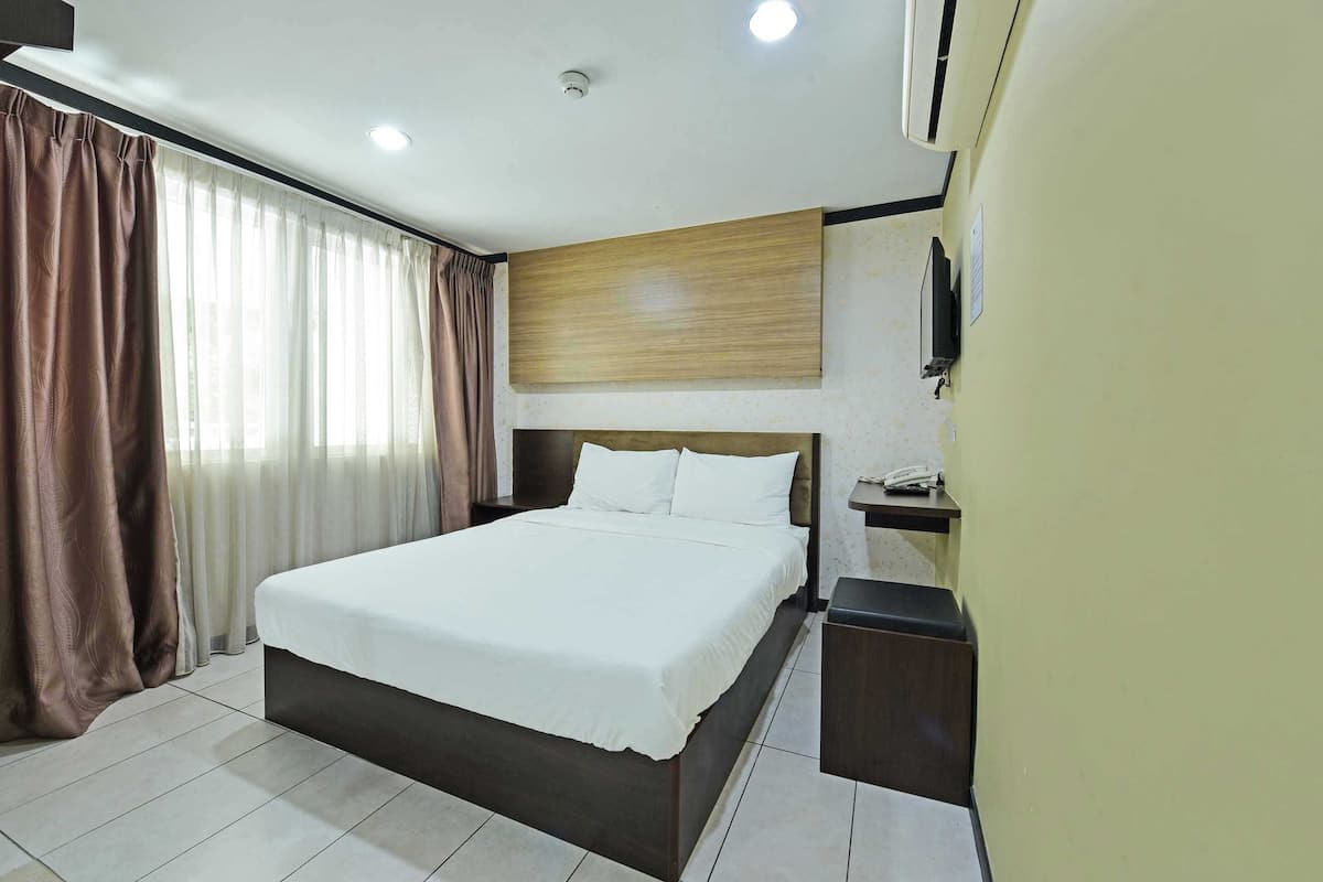 Standard Double Room | Laptop workspace, free WiFi, bed sheets
