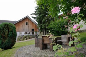 Property grounds - Apartment 'Fewo Wendelstein' with Shared Terrace, Shared Garden and Wi-Fi (Willingen (Upland))