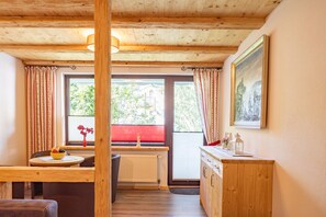 Dining - Apartment 'Fewo Wendelstein' with Shared Terrace, Shared Garden and Wi-Fi (Willingen (Upland))