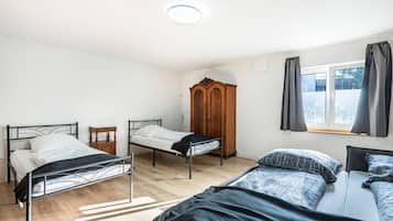 1 bedroom, free WiFi, bed sheets