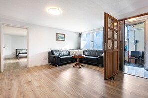 Unclassified image, 2 of 24, button - Holiday Home 'Ferien- Monteurwohnung In Nürnberg' with Wi-Fi (Nürnberg)