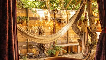 Exclusieve tent, terras, uitzicht op tuin | Terras