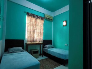 Standard Twin Room | Laptop workspace, bed sheets - Hotel O Cenang Motel (Langkawi)