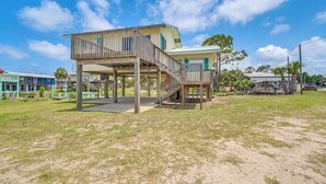 Unclassified image, 2 of 27, button - Gulf of Mexico Beach Cottage: Walk to Boat Ramp! (Horseshoe Beach)